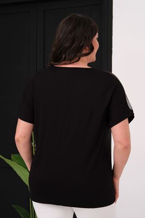 SİYAH YAKA DANTELLİ TAŞLI BLUZ
